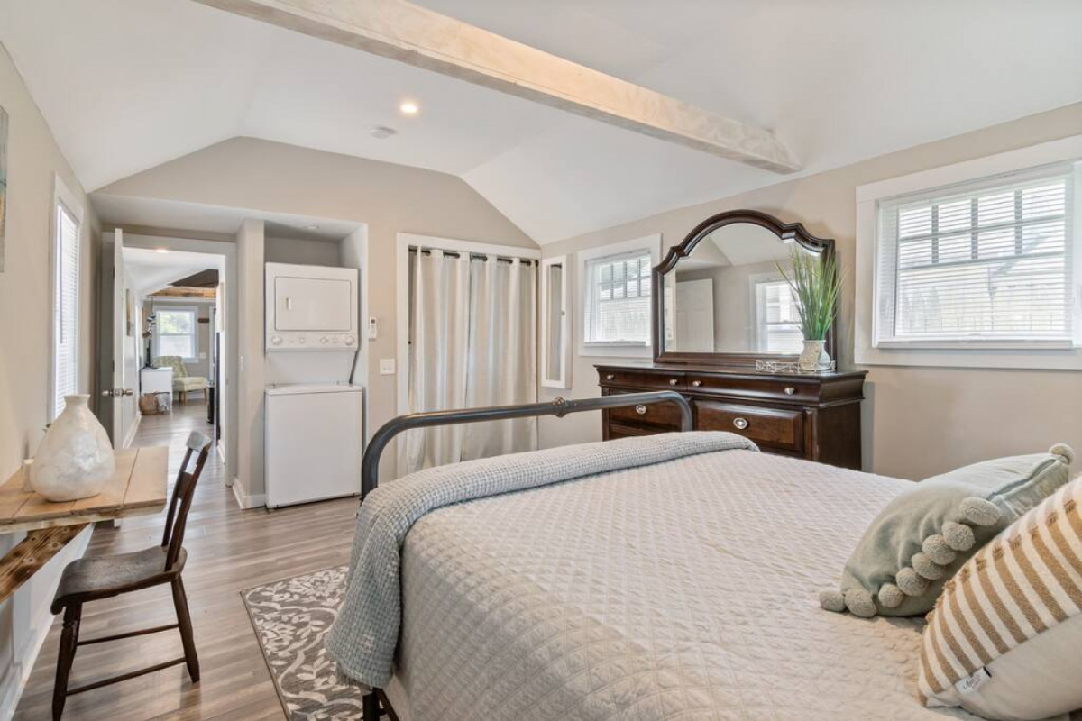 Romantic Nautical Time Home Hideaway - Photo 8
