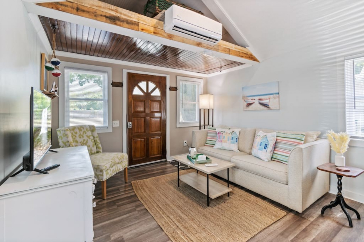 Romantic Nautical Time Home Hideaway - Photo 4