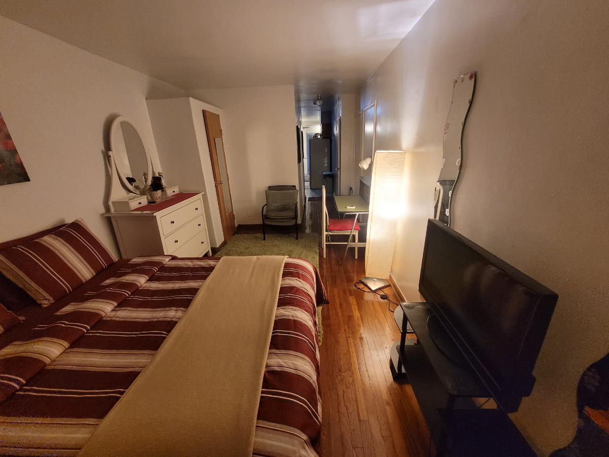 Private One Bedroom Apartment in quiet tree lined neighborhood - Photo 2