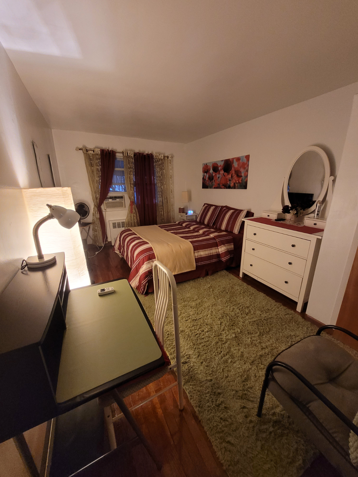 Private One Bedroom Apartment in quiet tree lined neighborhood - Photo 1