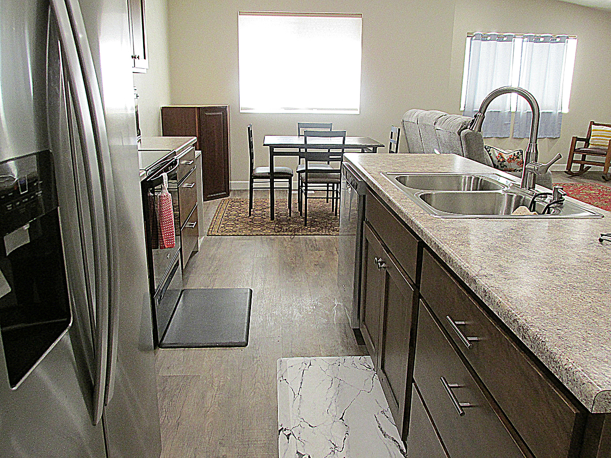 NICE 2022 FURNISHED ONE LEVEL - Photo 4