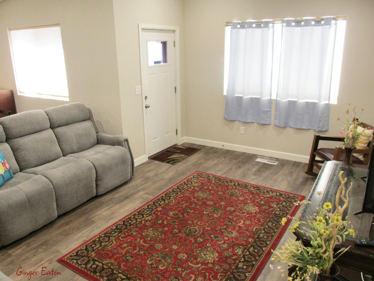 NICE 2022 FURNISHED ONE LEVEL - Photo 2