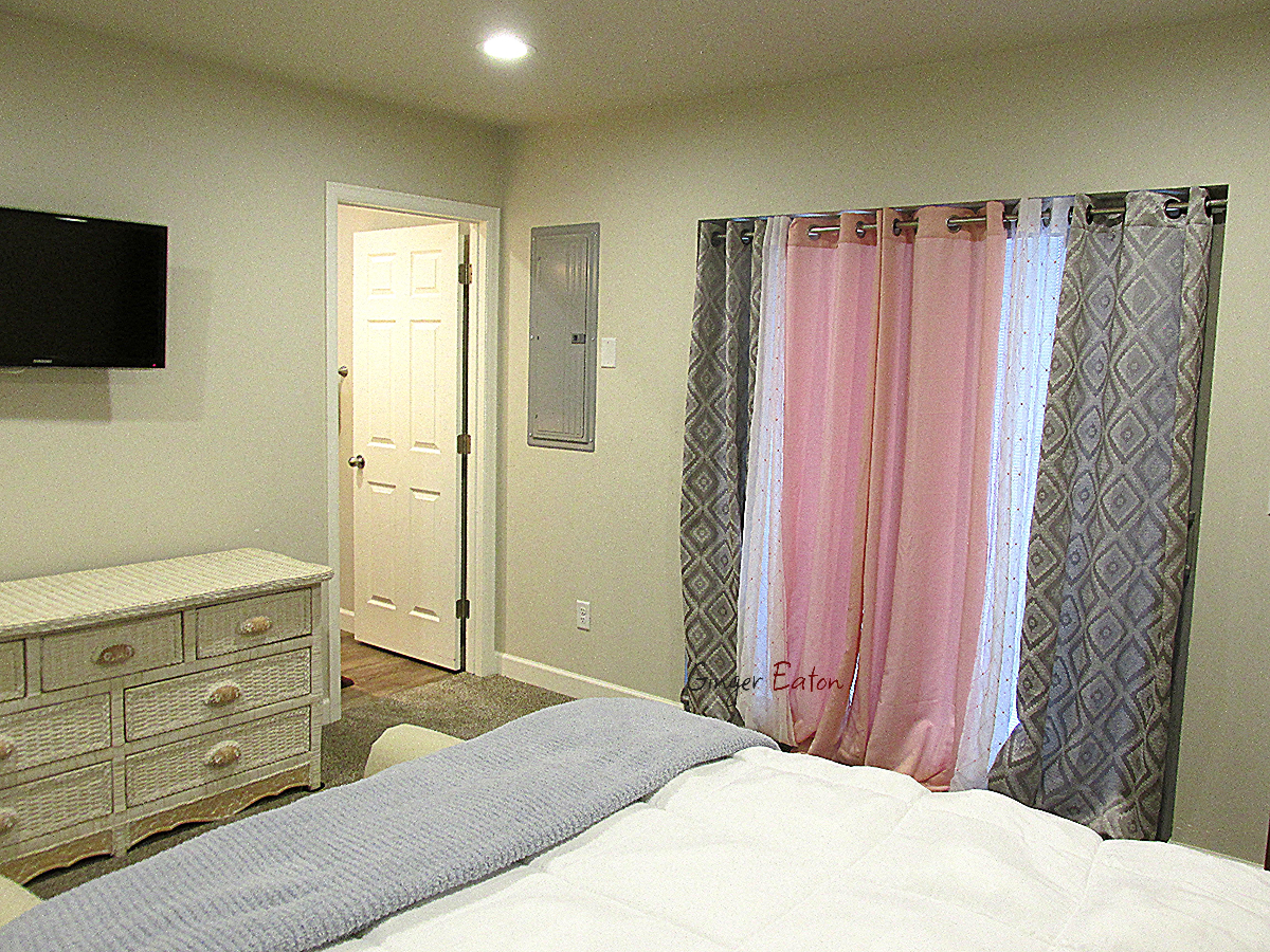 NICE 2022 FURNISHED ONE LEVEL - Photo 8
