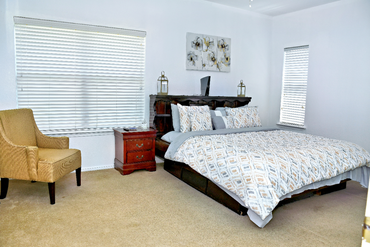 Retreat in Arlington - A Luxurious 4BR Home with All Comfort and Prime Location - Photo 4