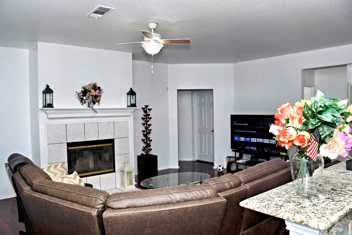 Retreat in Arlington - A Luxurious 4BR Home with All Comfort and Prime Location - Photo 7