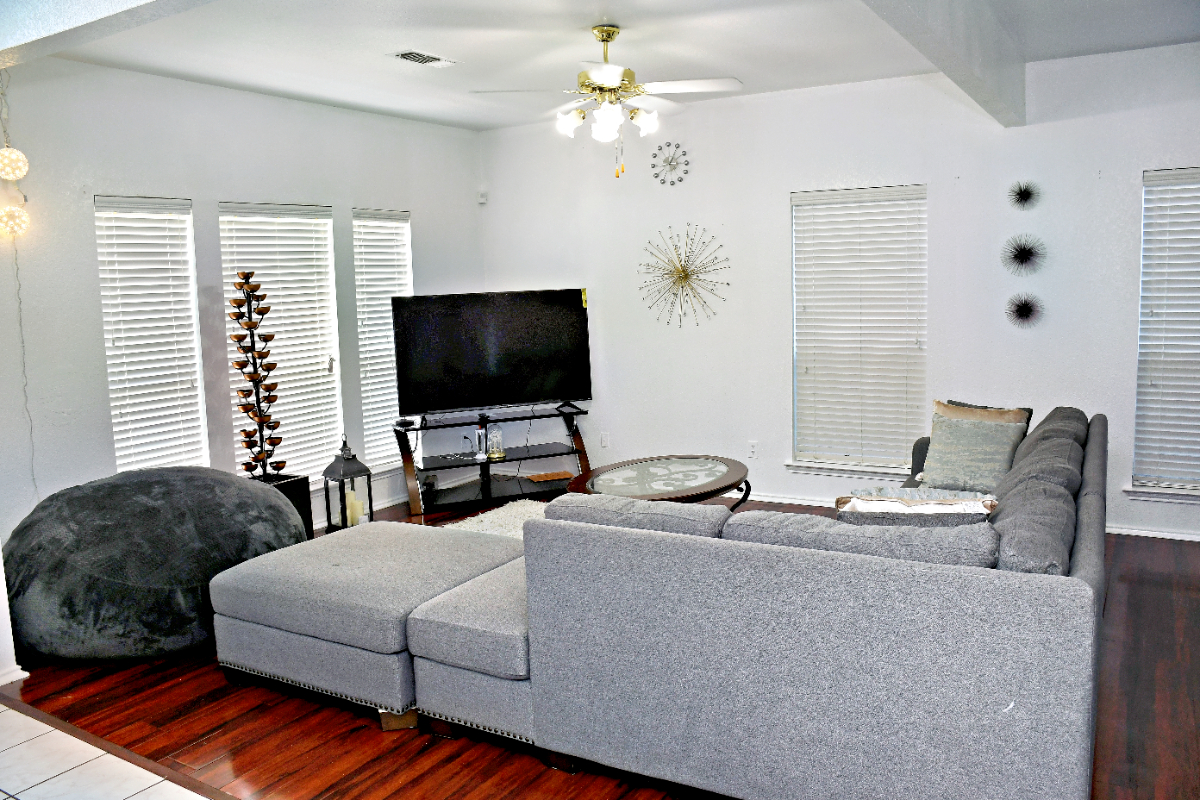 Retreat in Arlington - A Luxurious 4BR Home with All Comfort and Prime Location - Photo 8