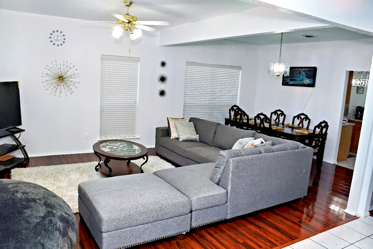 Retreat in Arlington - A Luxurious 4BR Home with All Comfort and Prime Location - Photo 2
