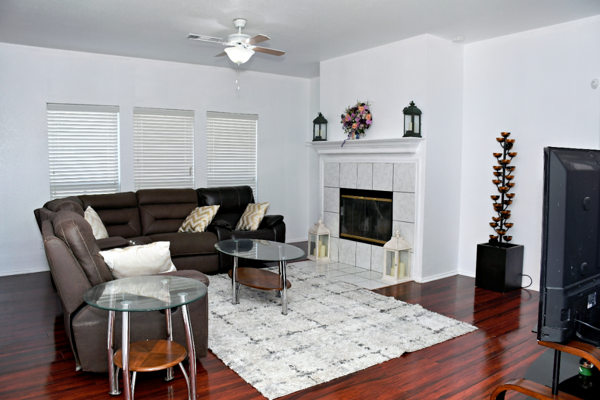 Retreat in Arlington - A Luxurious 4BR Home with All Comfort and Prime Location - Photo 1