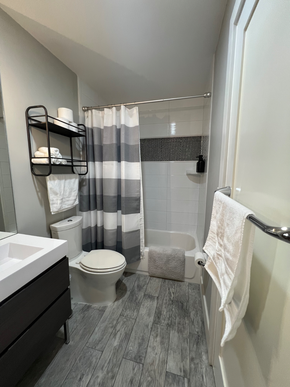Modern 2 Bed/2 Bath Condo in the Heart of DC with Excellent Connectivity - Photo 8