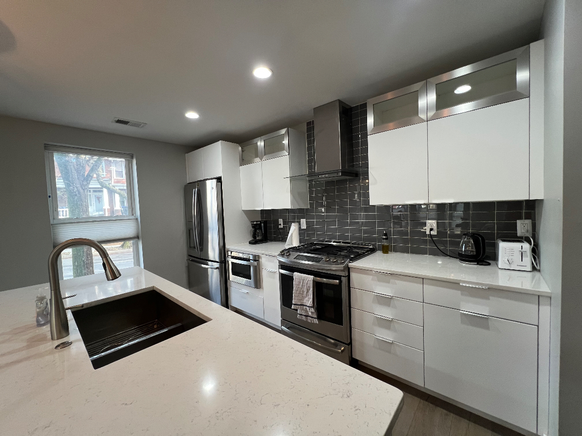 Modern 2 Bed/2 Bath Condo in the Heart of DC with Excellent Connectivity - Photo 3