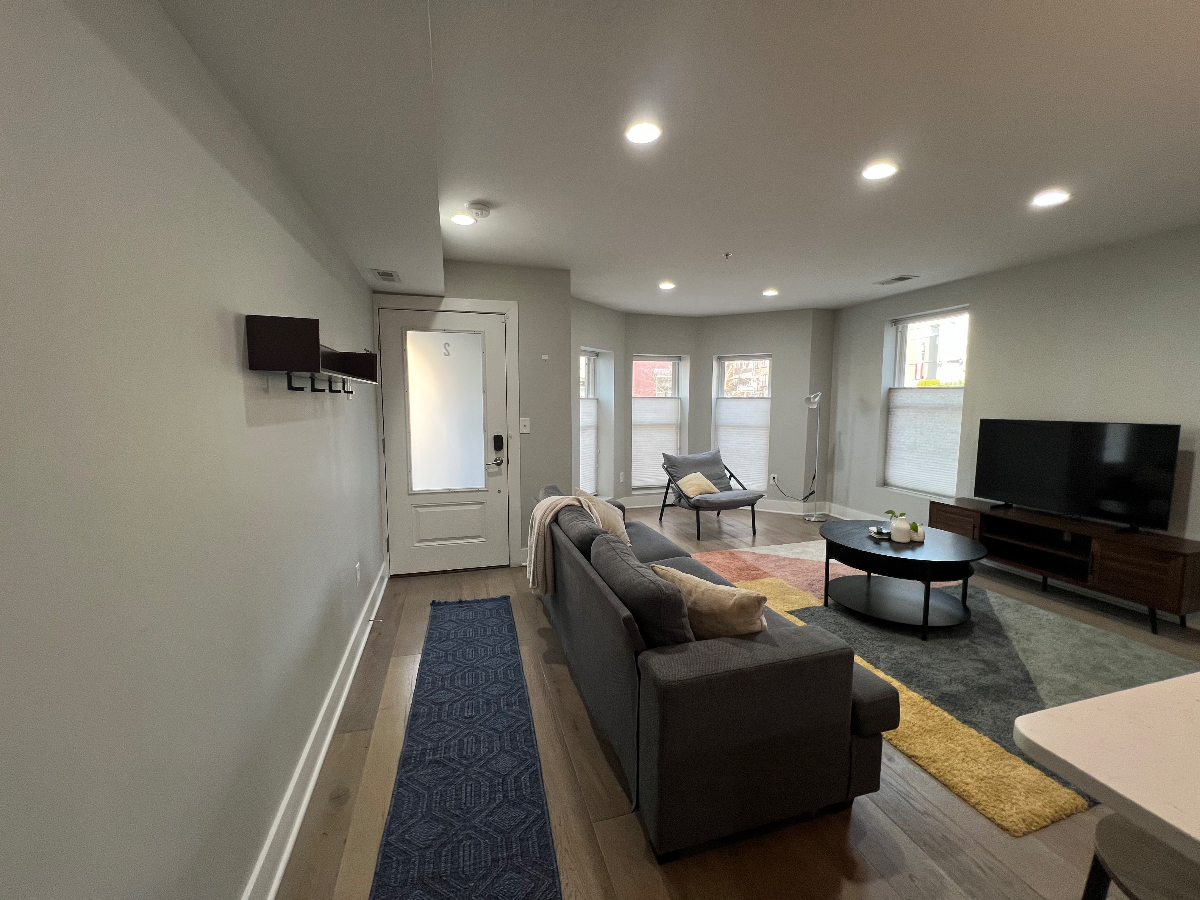 Modern 2 Bed/2 Bath Condo in the Heart of DC with Excellent Connectivity - Photo 2