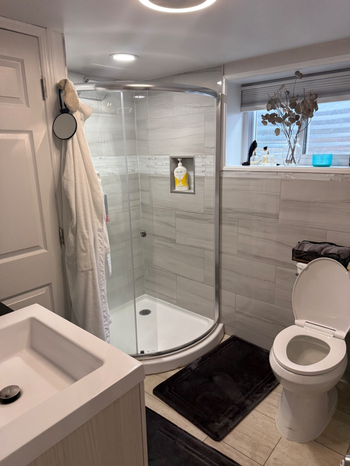 One bedroom full apartment -Available June 1,2026 - Photo 4