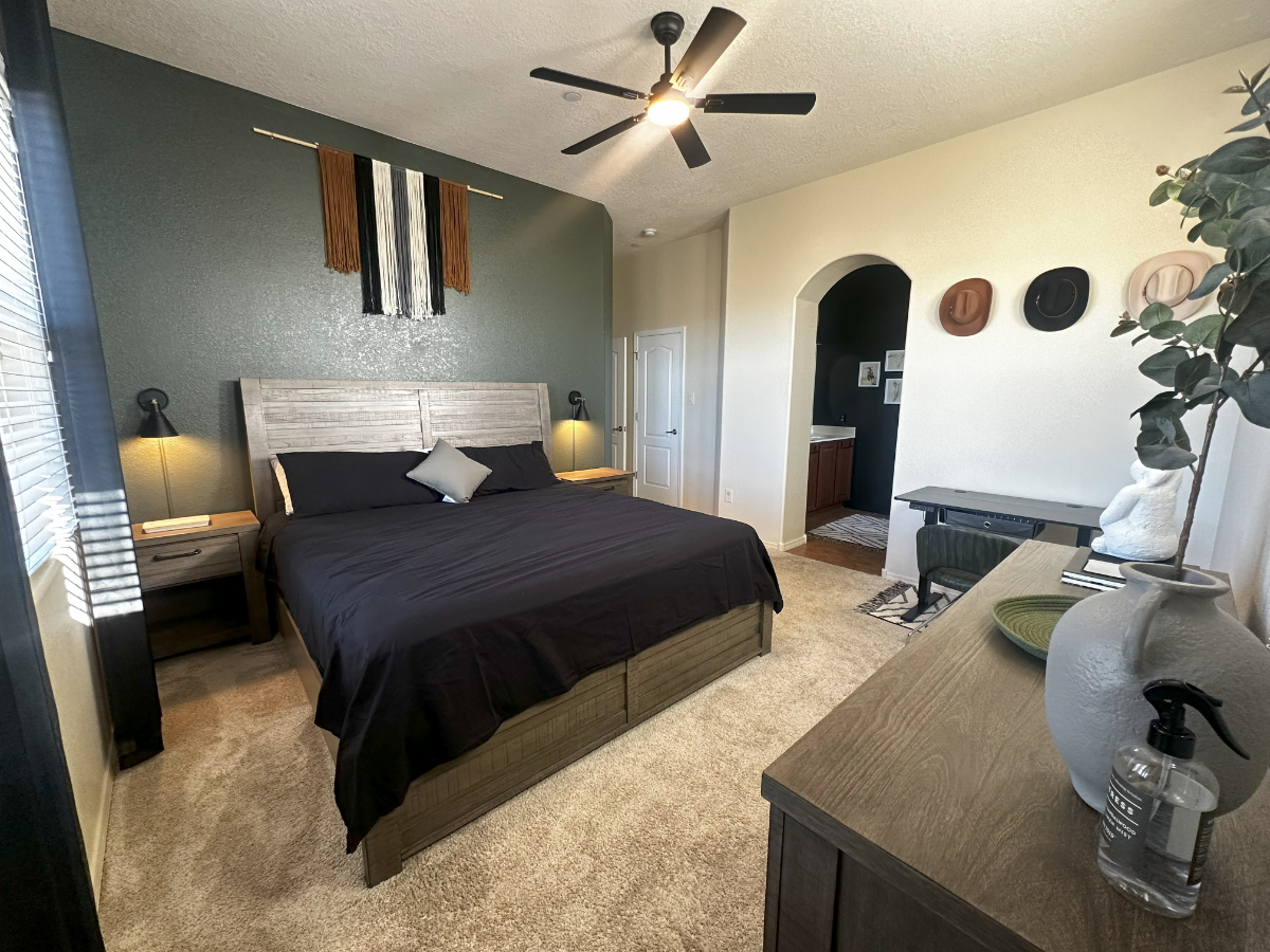 Jemez Mountain View & Central Location