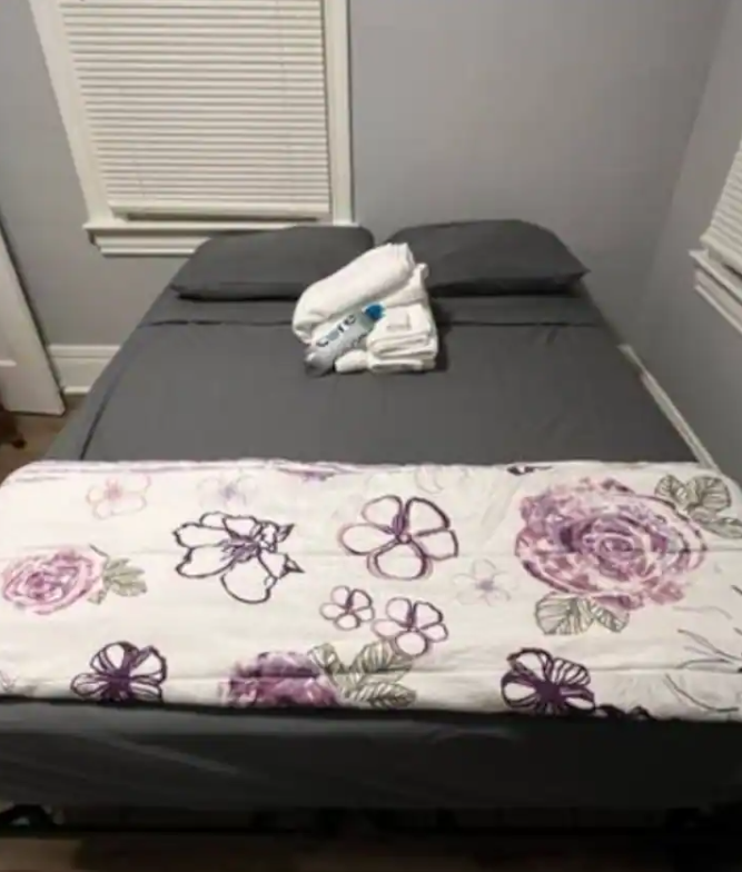 ROC | 3BR Near Hospitals | Fast WiFi | Parking - Photo 11