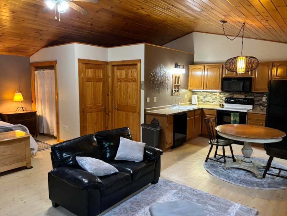 Cozy Cottage Close to Dartmouth - Photo 1