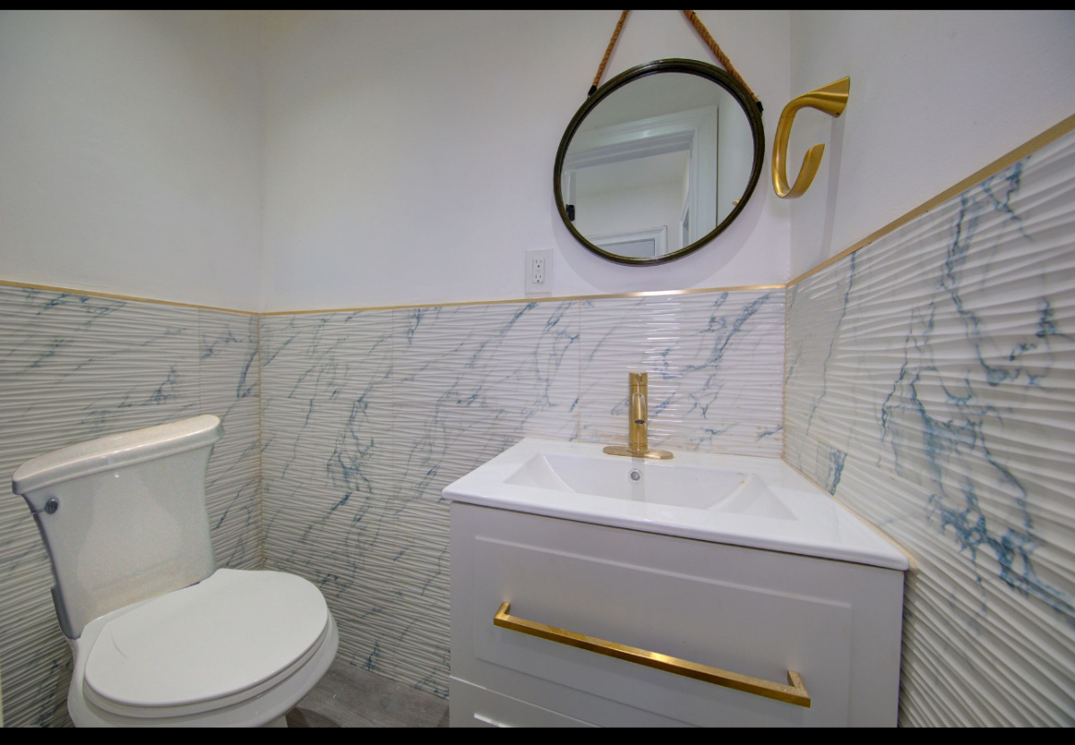 Beautiful 3 bedroom home with all Modern furniture and amenities. - Photo 8