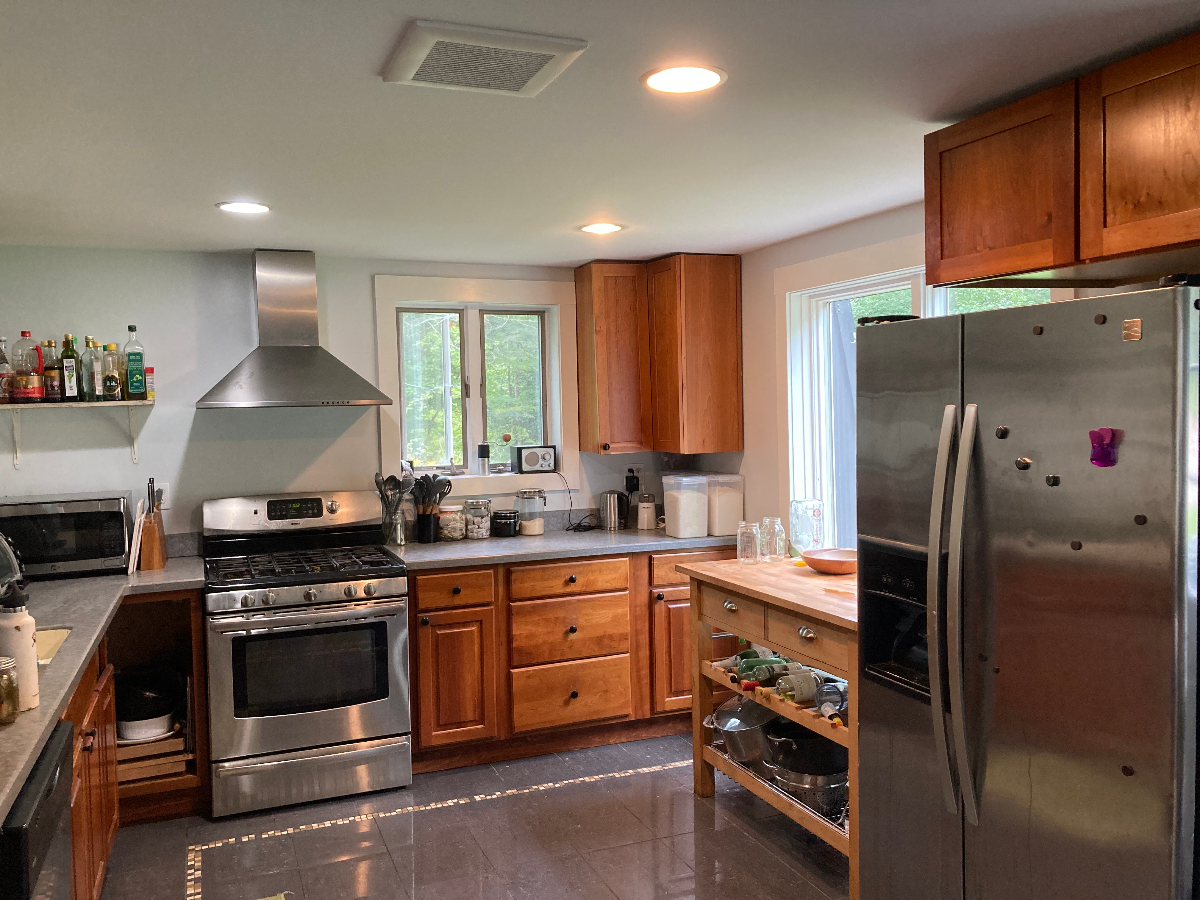 Three-bedroom Home in Beautiful Country Setting - Photo 3