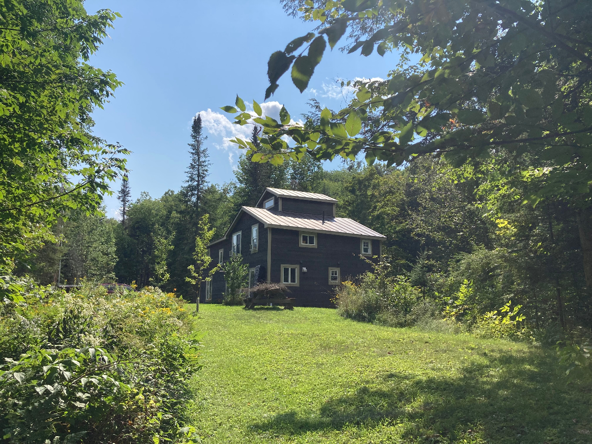 Three-bedroom Home in Beautiful Country Setting - Photo 1