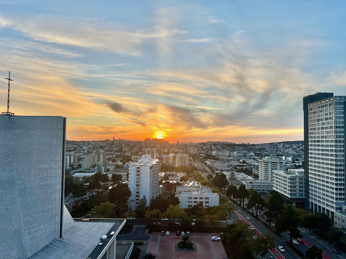Large 1 Bedroom with Parking Incredible Views close Sutter Health CPMC - Photo 2