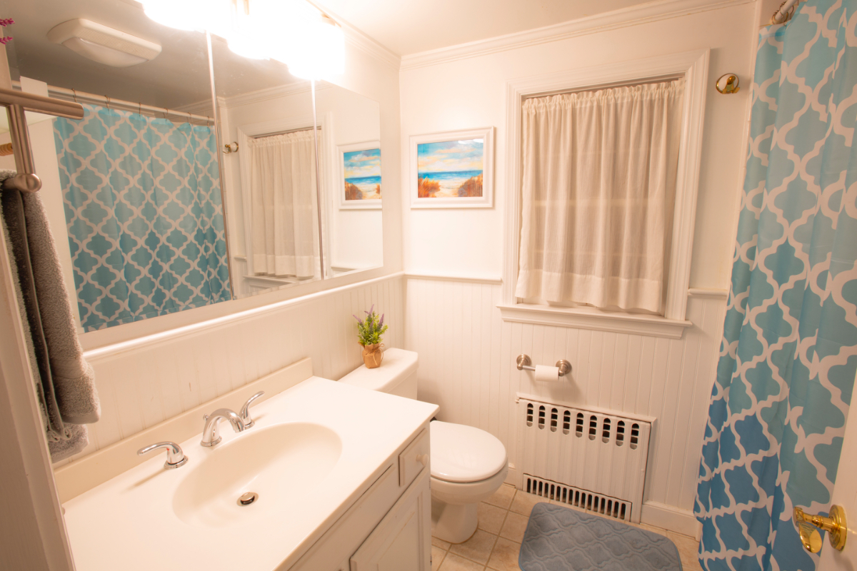 Lovely Larchmont Tudor 30 min from Manhattan - Photo 10