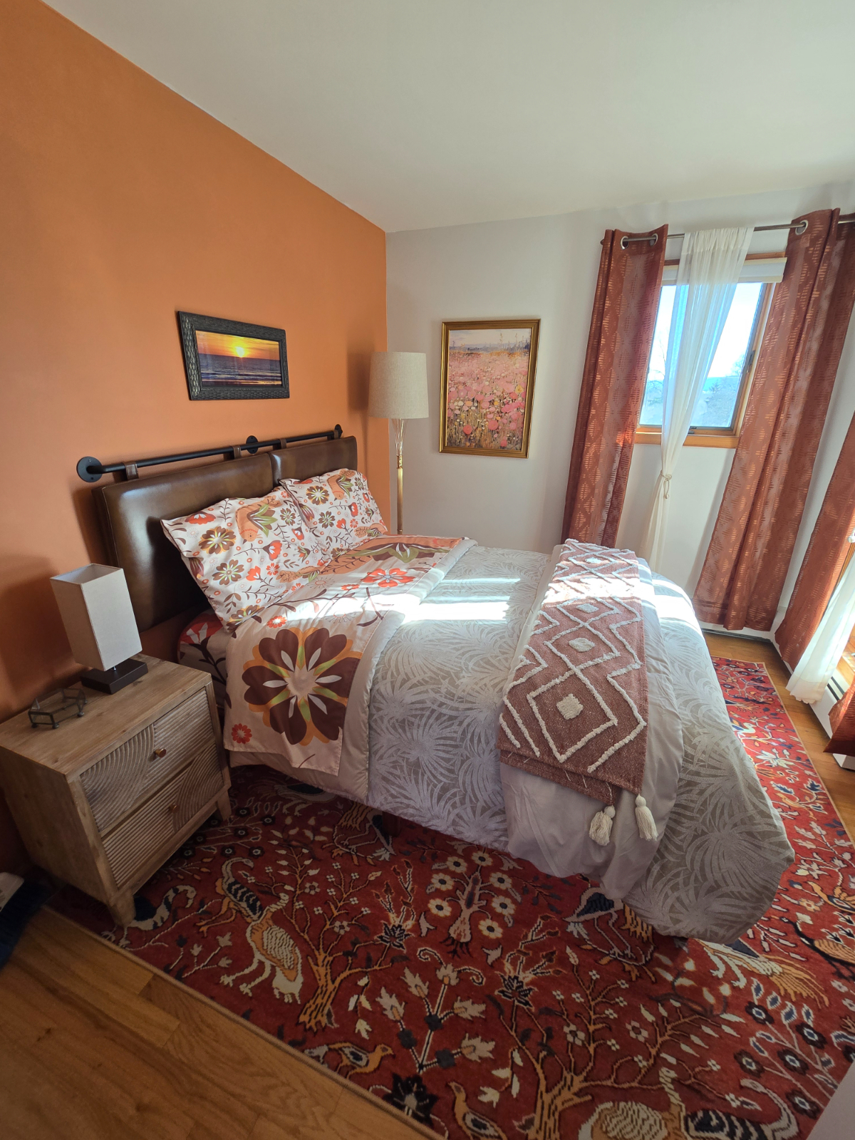 Beautiful one bedroom apt, private, serene retreat from work. - Photo 12