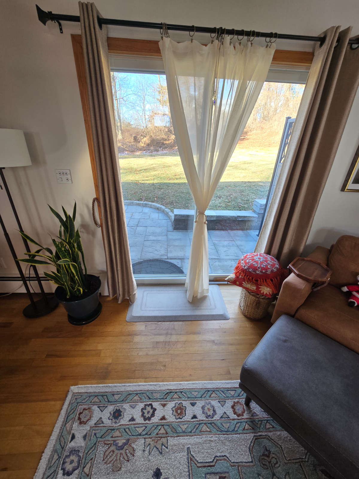 Beautiful one bedroom apt, private, serene retreat from work. - Photo 6