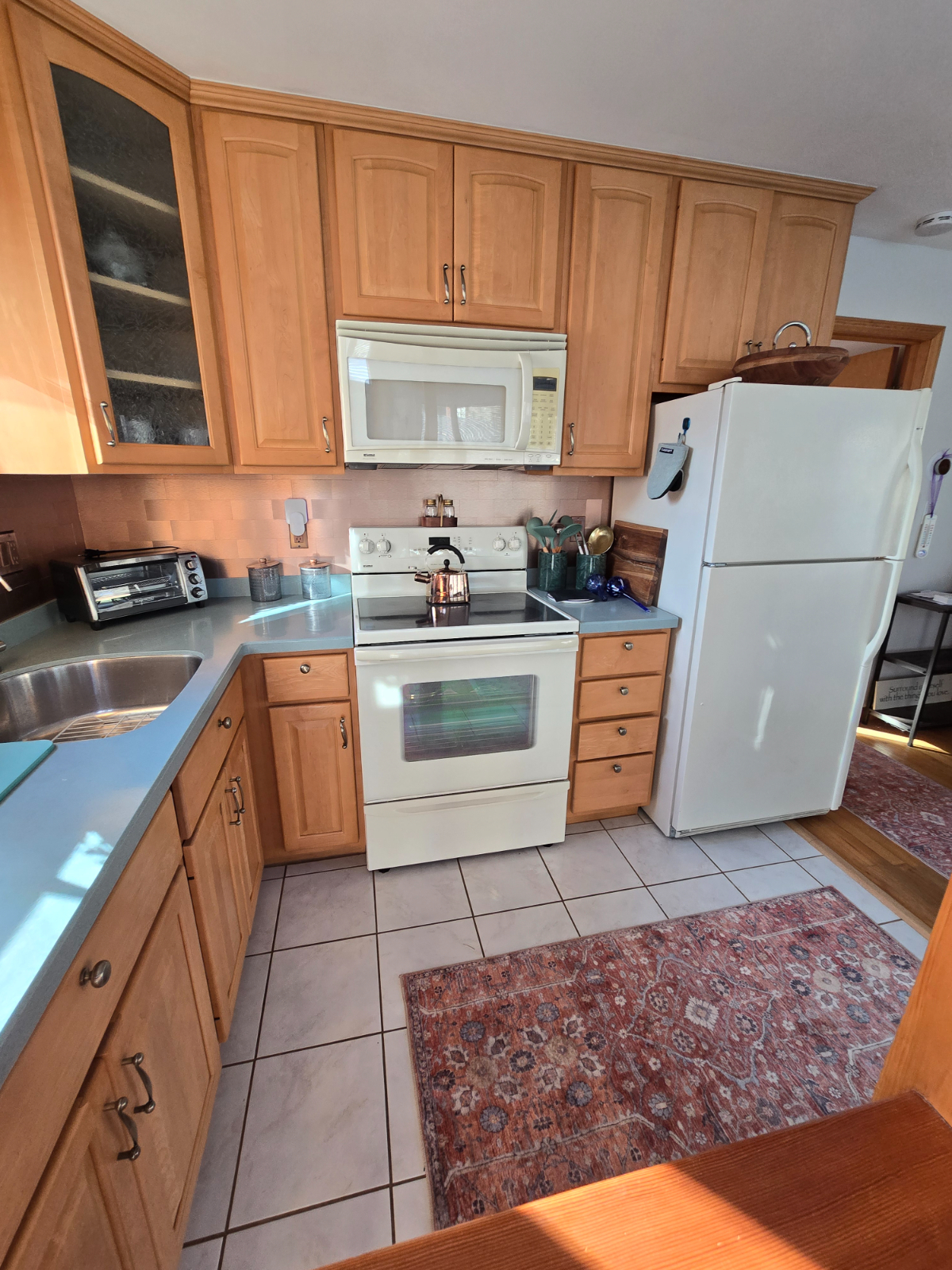 Beautiful one bedroom apt, private, serene retreat from work. - Photo 7