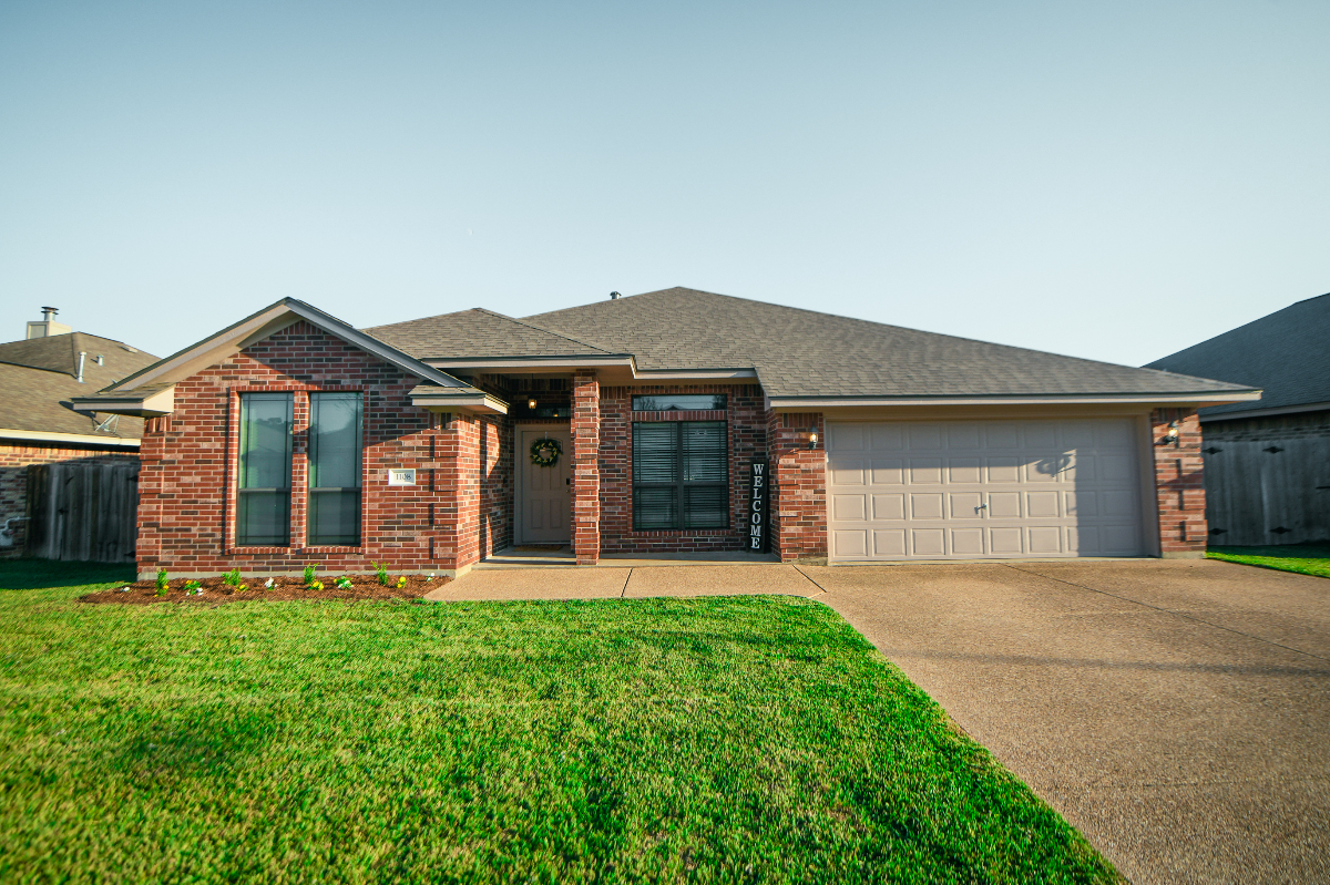 Luxury 5 bedrooms, 3 baths, 2 car garage home 2 miles from Baylor Scott and White medical center - Photo 2