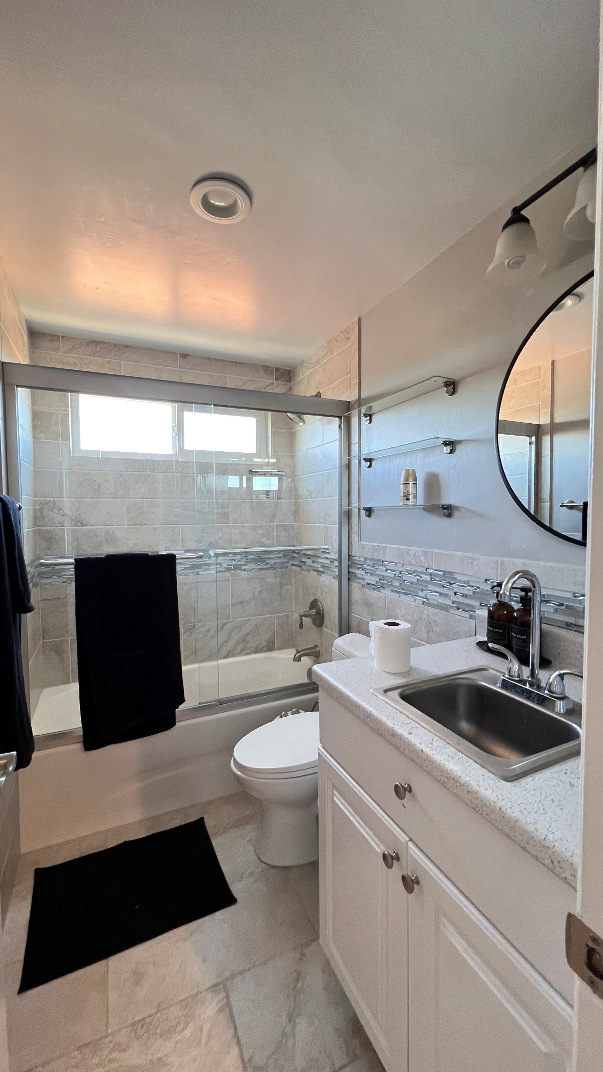 1BD 1BA W Private Bath and Exit (Move-in Special) - Photo 2