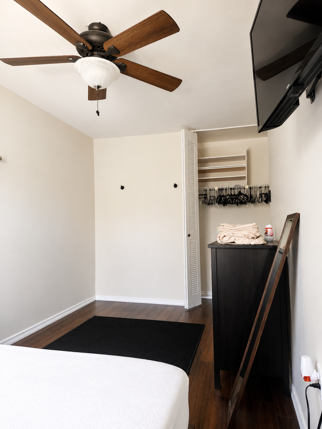 Furnished Spacious Room - Photo 2