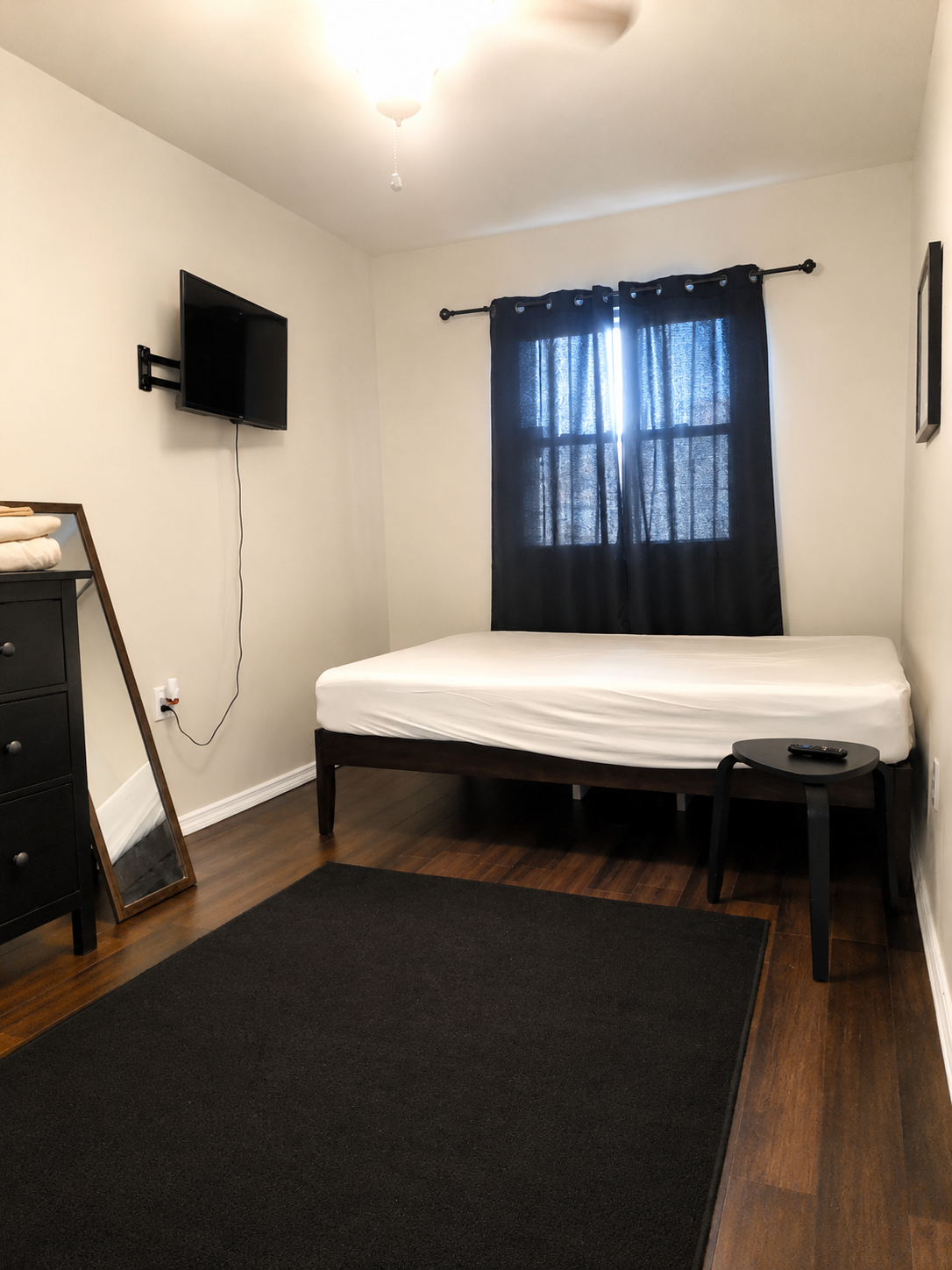 Furnished Spacious Room - Photo 1