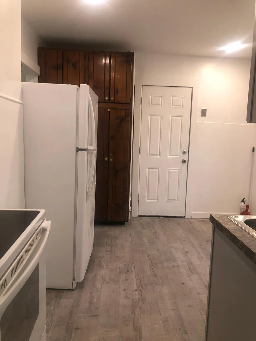 Cozy 2BR Haven with Charming Backyard - 1st Floor - Photo 4