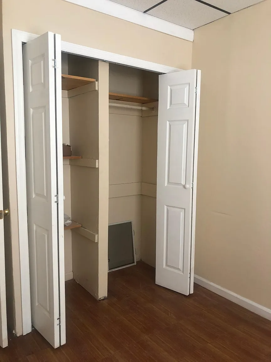 Cozy 2BR Haven with Charming Backyard - 1st Floor - Photo 4