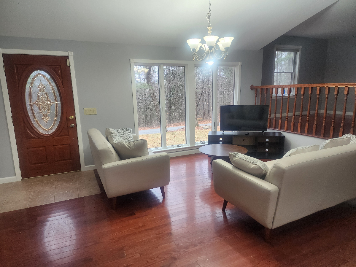 Discover Comfort and Style - Cozy Rooms in Two-Story Home with Modern Amenities in Derry New Hampshire Unit 3