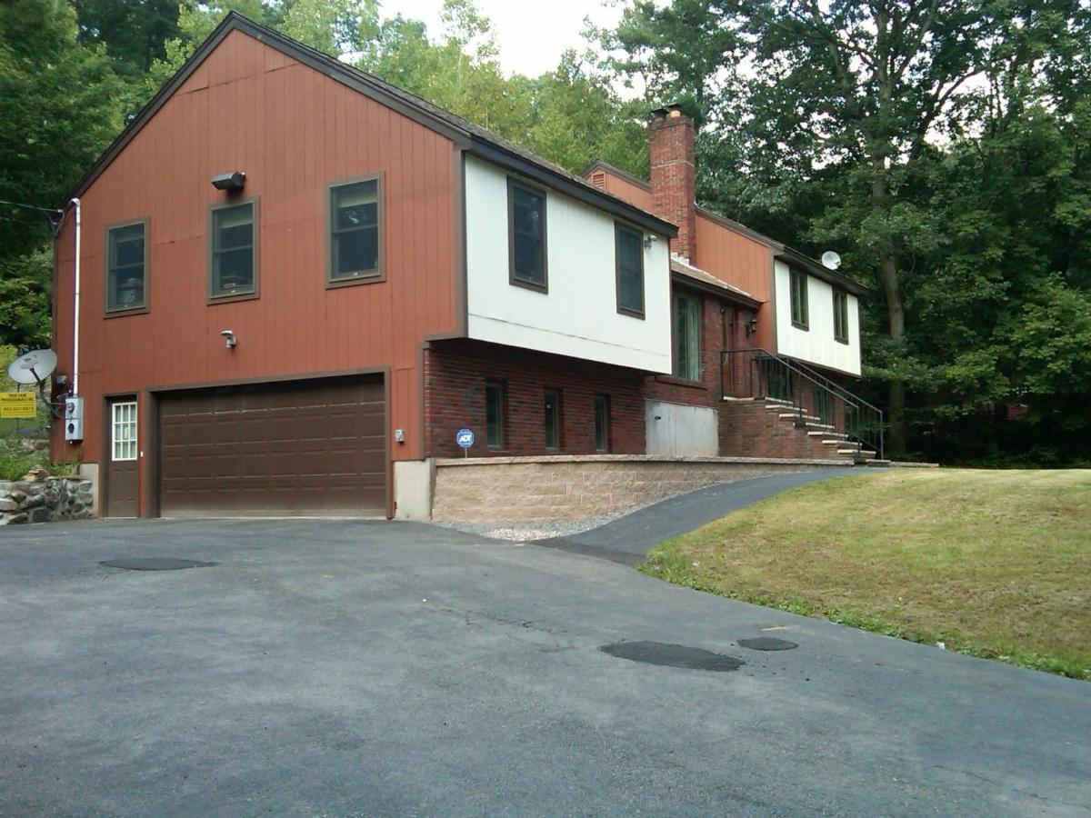 Discover Comfort and Style - Cozy Rooms in Two-Story Home with Modern Amenities in Derry New Hampshire Room 6