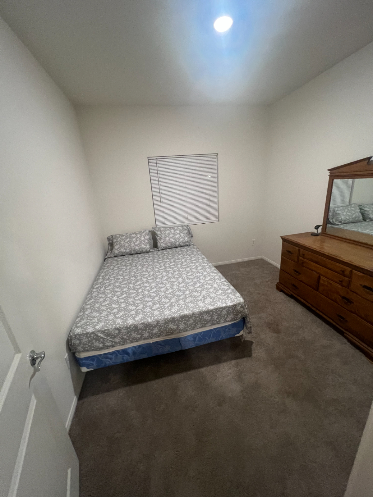 Stylish Queen Room in a Modern Menifee Home with Backyard Oasis - California Dream