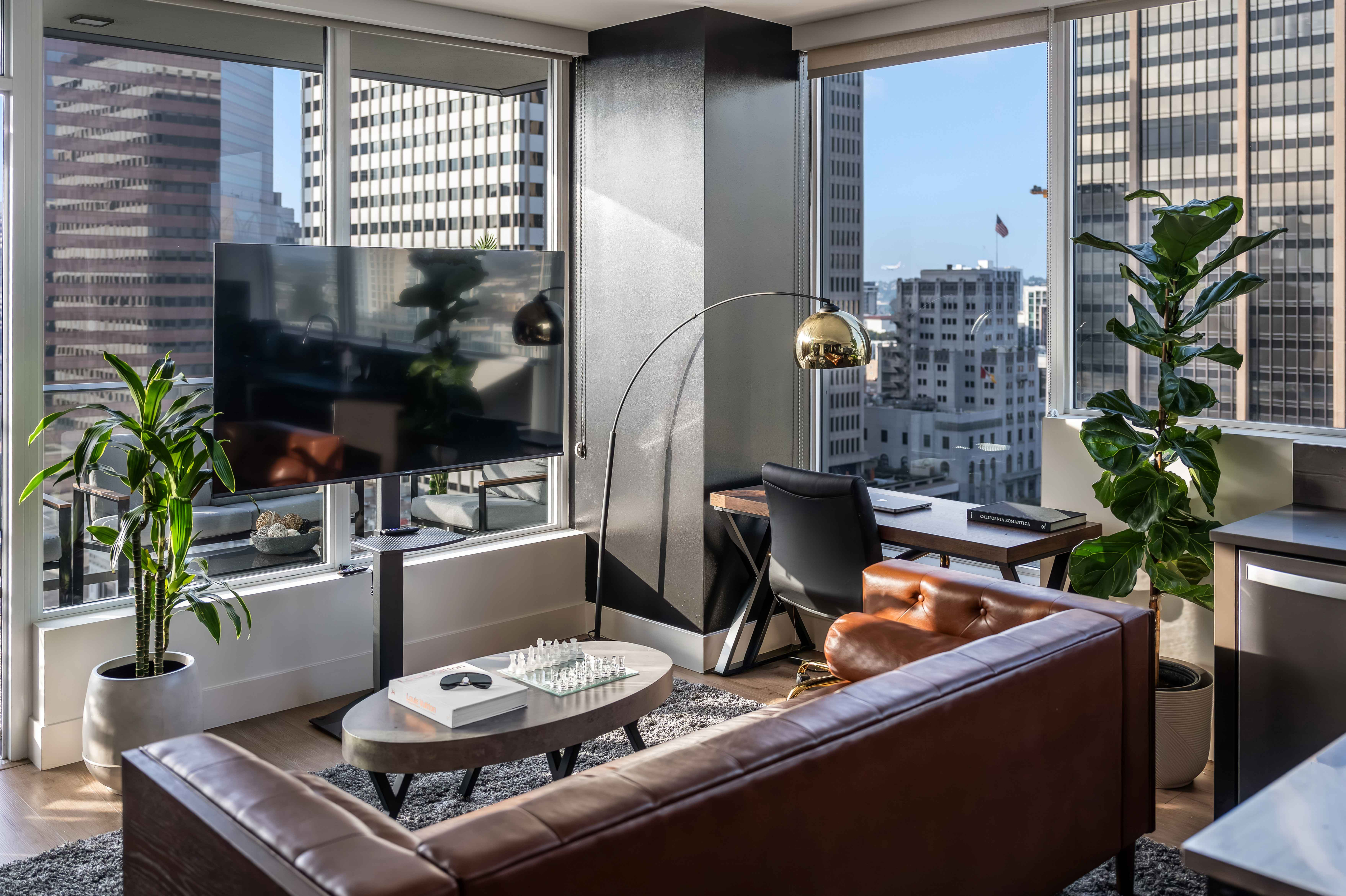 Cosmo Highrise® Luxury 2BR w/ King Bed, Gym, Pool - San Diego - Photo 2