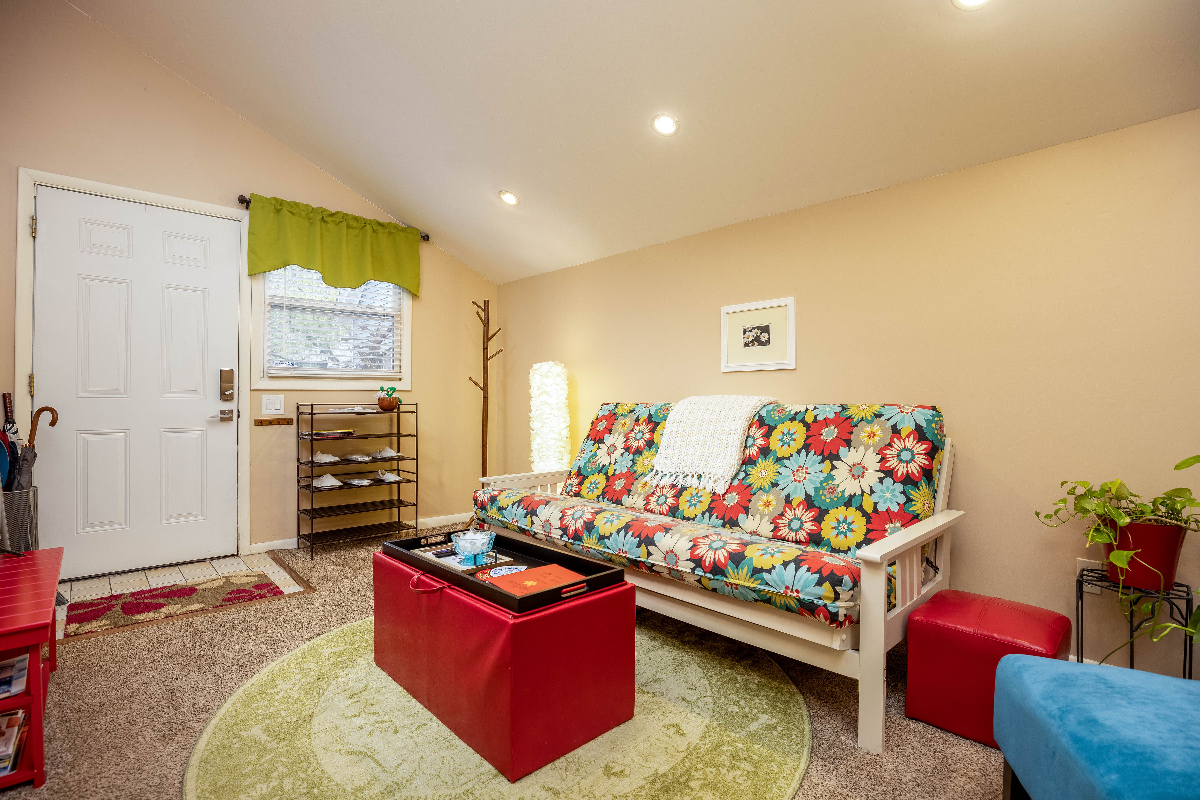 Fabulous Fourth Ward Flat - Photo 6