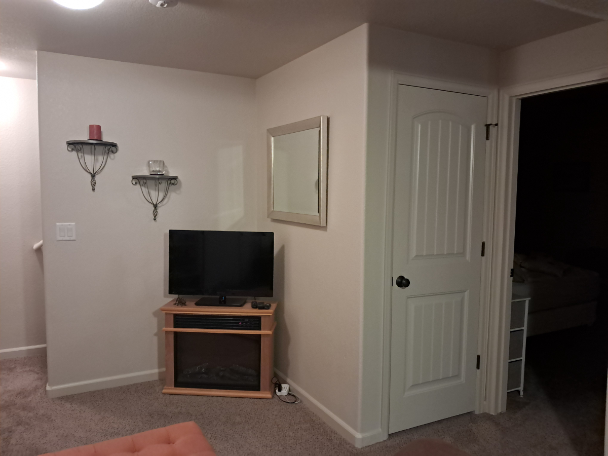 One bedroom with bath and living area - Photo 3