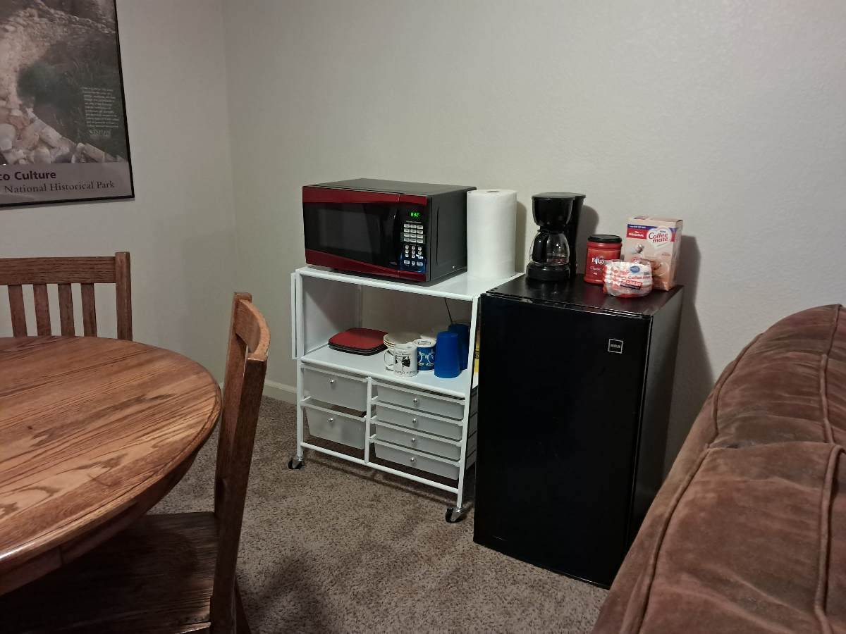 One bedroom with bath and living area - Photo 4
