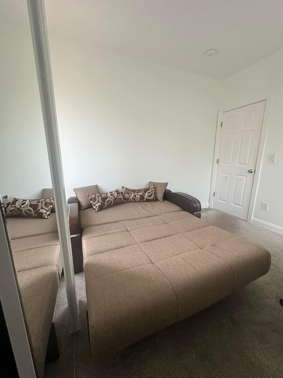 Sweet Home away from home- Proximity to Garnet Health, Touro- Middletown, LEGOLAND, nestled 1 Hour f - Photo 5