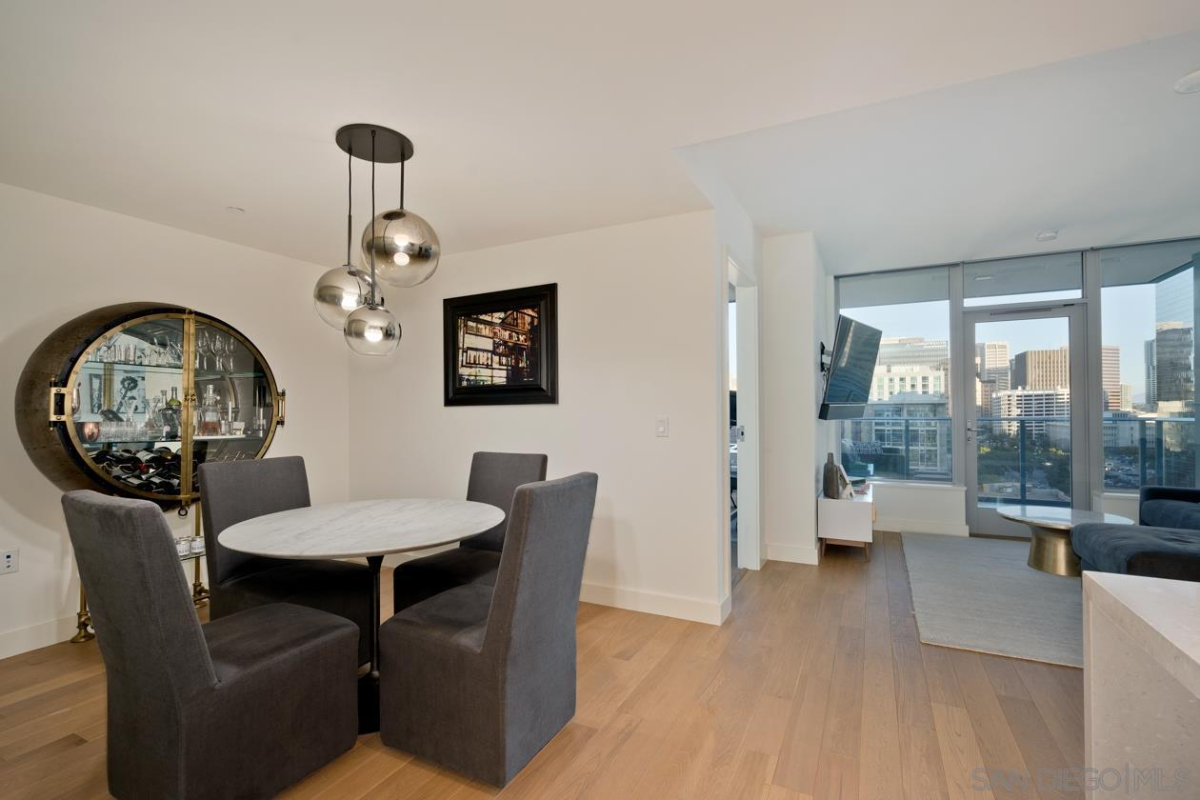 Private bedroom available - Ultra Luxury High-Rise in Downtown Little Italy, Very New, Seaside Bliss with Resort-Style Amenities - Photo 4
