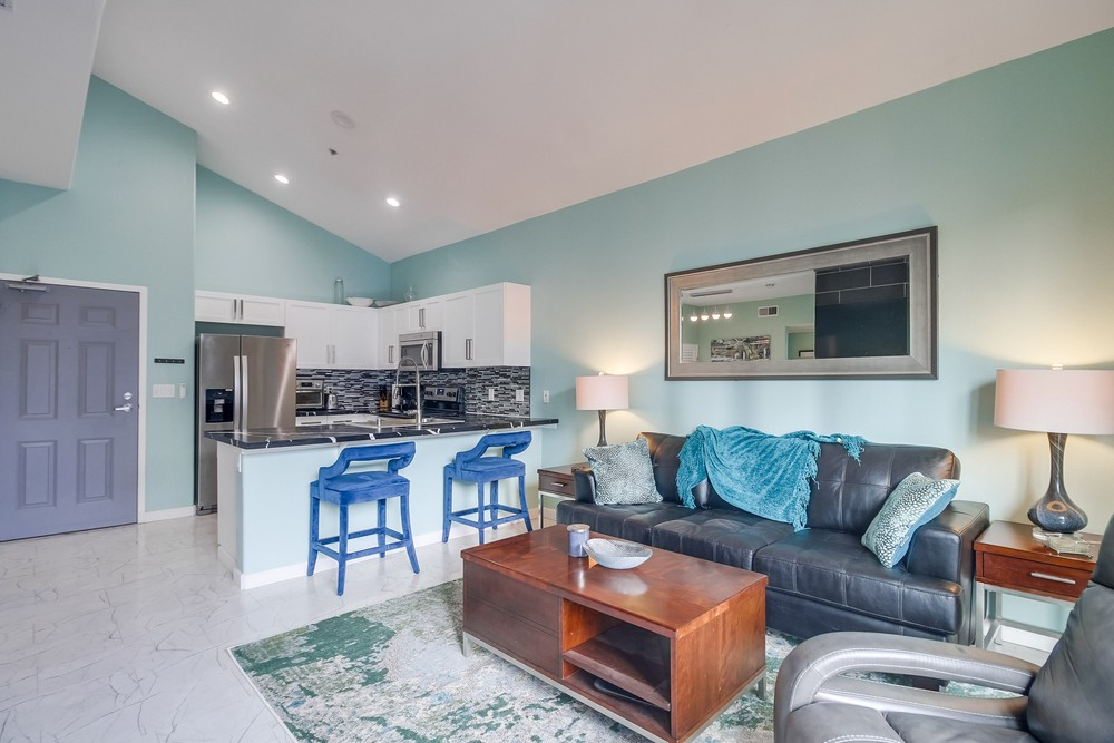 Modern, Chic 1 Bdrm Top Floor Little Italy Condo - Photo 6