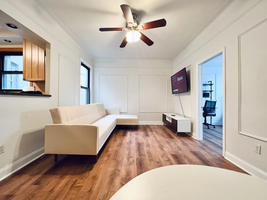 Queens HDTV Room, closet, 11 min to Manhattan Room - 277 - Photo 4