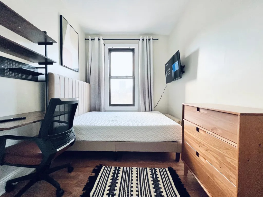 Queens HDTV Room, closet, 11 min to Manhattan Room - 277 - Photo 1