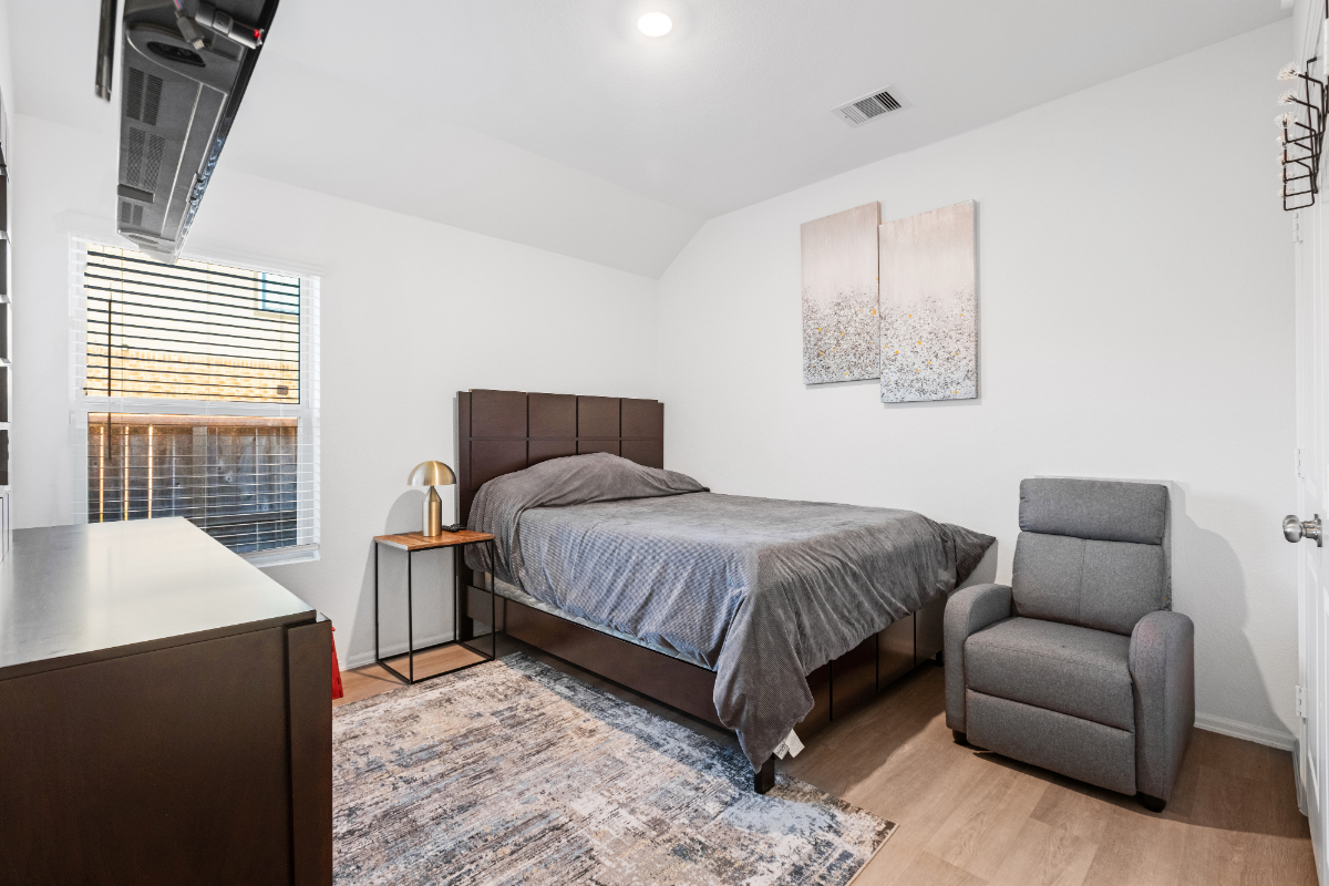 Comfortable Bedroom in New Caney