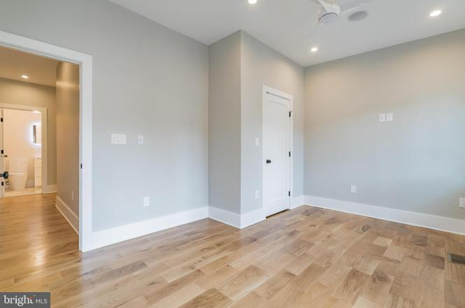 Modern Luxury Steps from Union Market - Photo 9