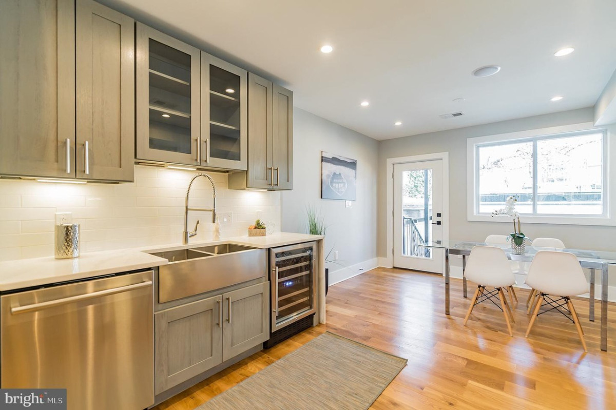 Modern Luxury Steps from Union Market - Photo 6