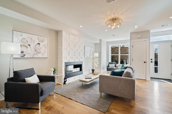 Modern Luxury Steps from Union Market - Photo 2