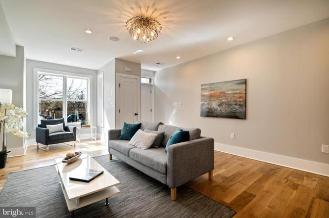 Modern Luxury Steps from Union Market - Photo 3